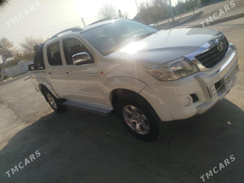 Toyota Hilux 2014 - 380 000 TMT - Wekilbazar - img 2