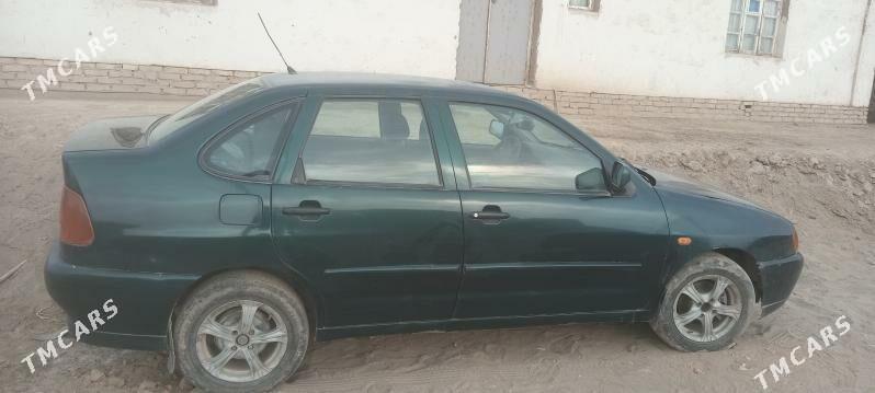 Volkswagen Polo 1998 - 10 000 TMT - Шабатский этрап - img 1