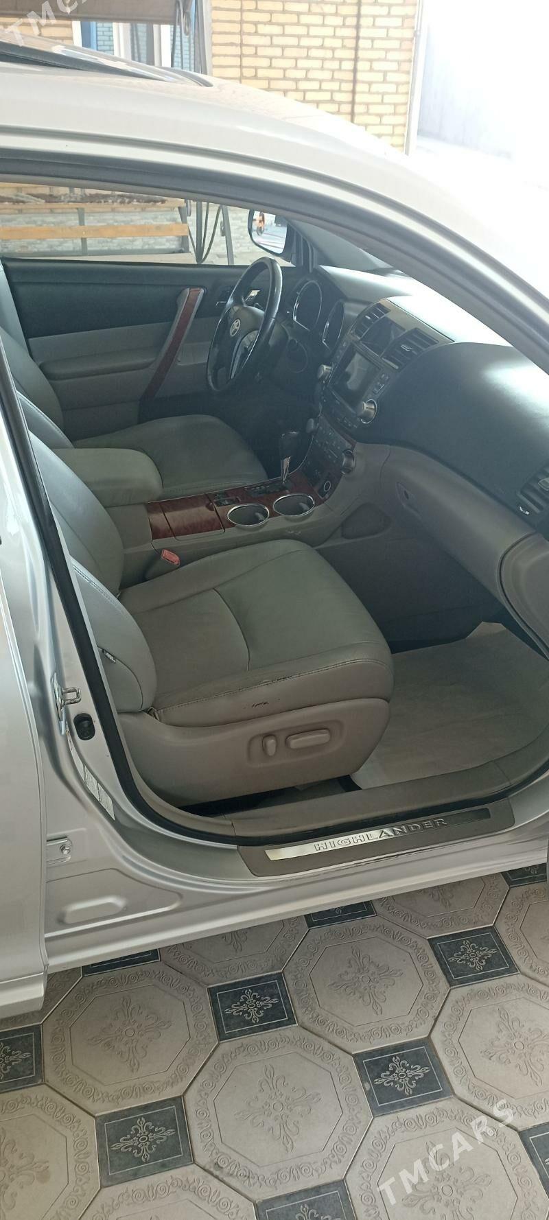 Toyota Highlander 2010 - 316 000 TMT - Мары - img 9