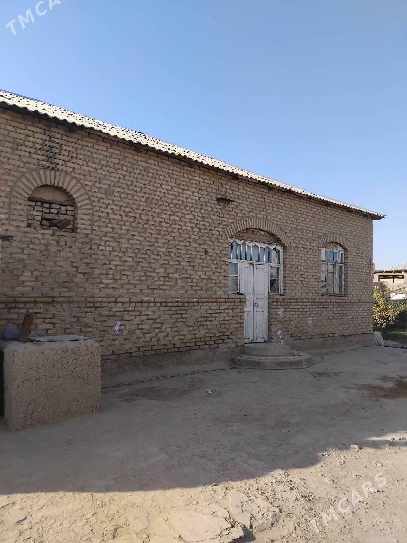 satlyk Jay yöleten șäher - Ýolöten - img 3