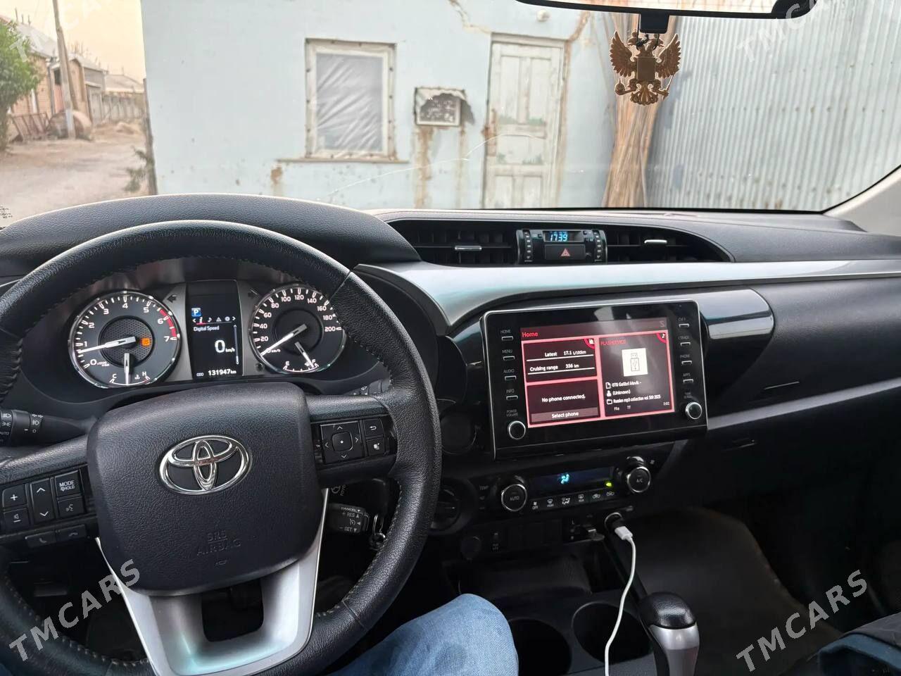 Toyota Hilux 2020 - 540 000 TMT - Тагтабазар - img 4