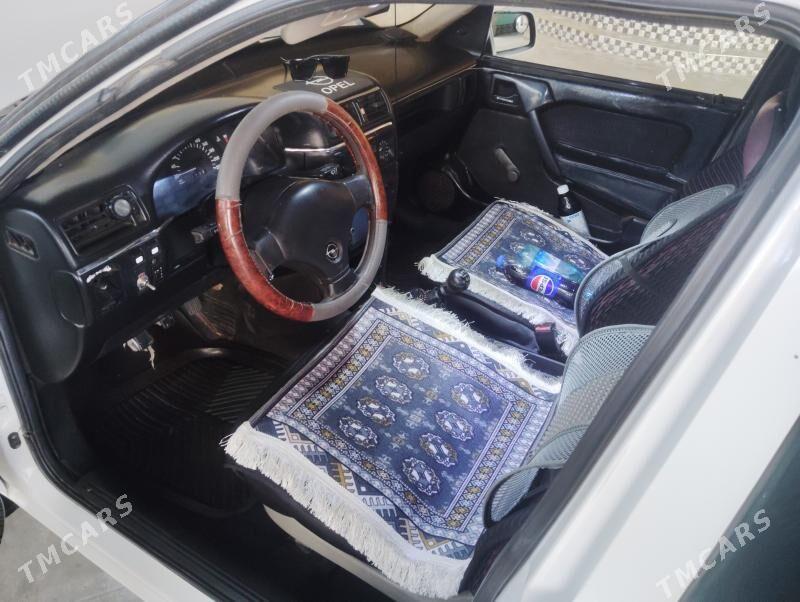 Opel Vectra 1990 - 35 000 TMT - Dänew - img 1