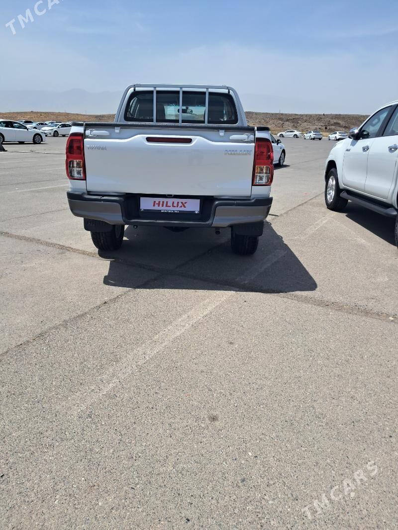 Toyota Hilux 2025 - 610 000 TMT - Ашхабад - img 4