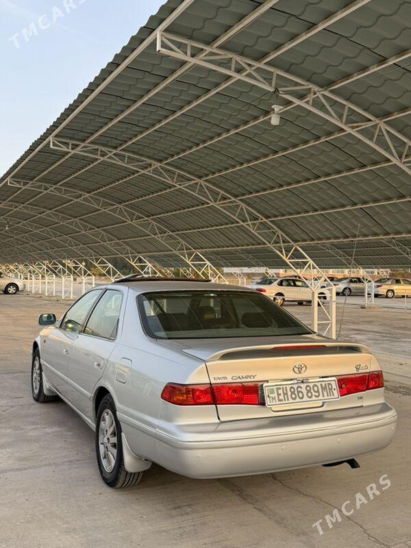 Toyota Camry 2001 - 190 000 TMT - Байрамали - img 2