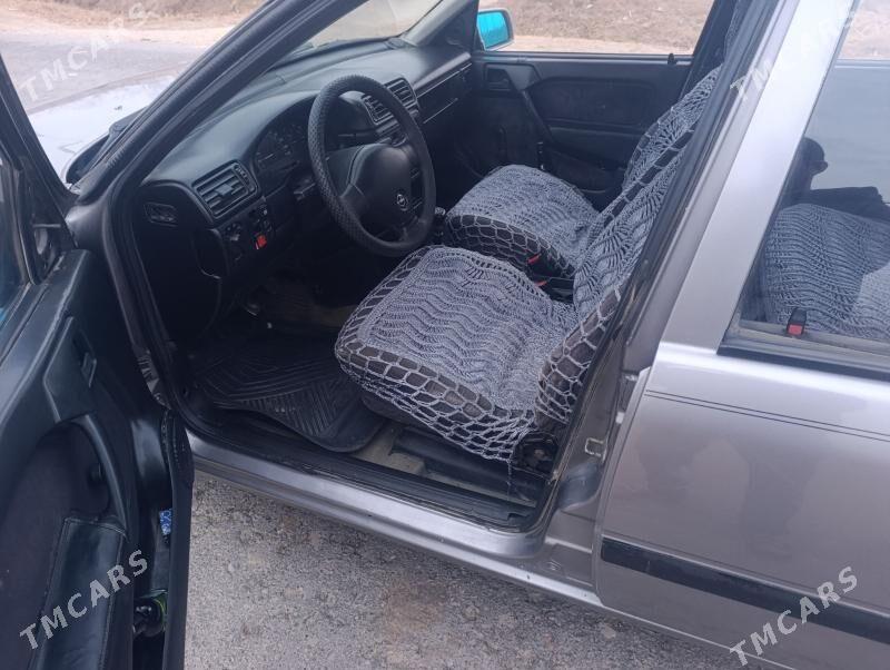 Opel Vectra 1992 - 55 000 TMT - Губадаг - img 5