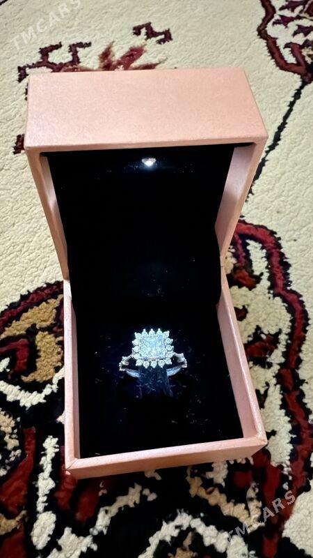 gyzyl yuzuk - Ким район - img 1