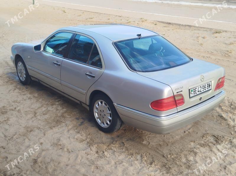 Mercedes-Benz E320 1997 - 66 000 TMT - Türkmenbaşy - img 2