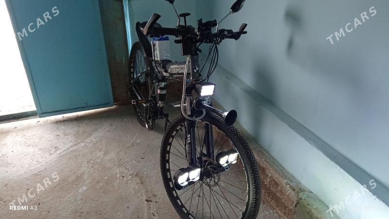 BMWF10 VELIK - Чарджоу - img 1