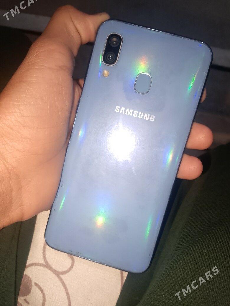 Samsung Galaxy A40 - Мары - img 2