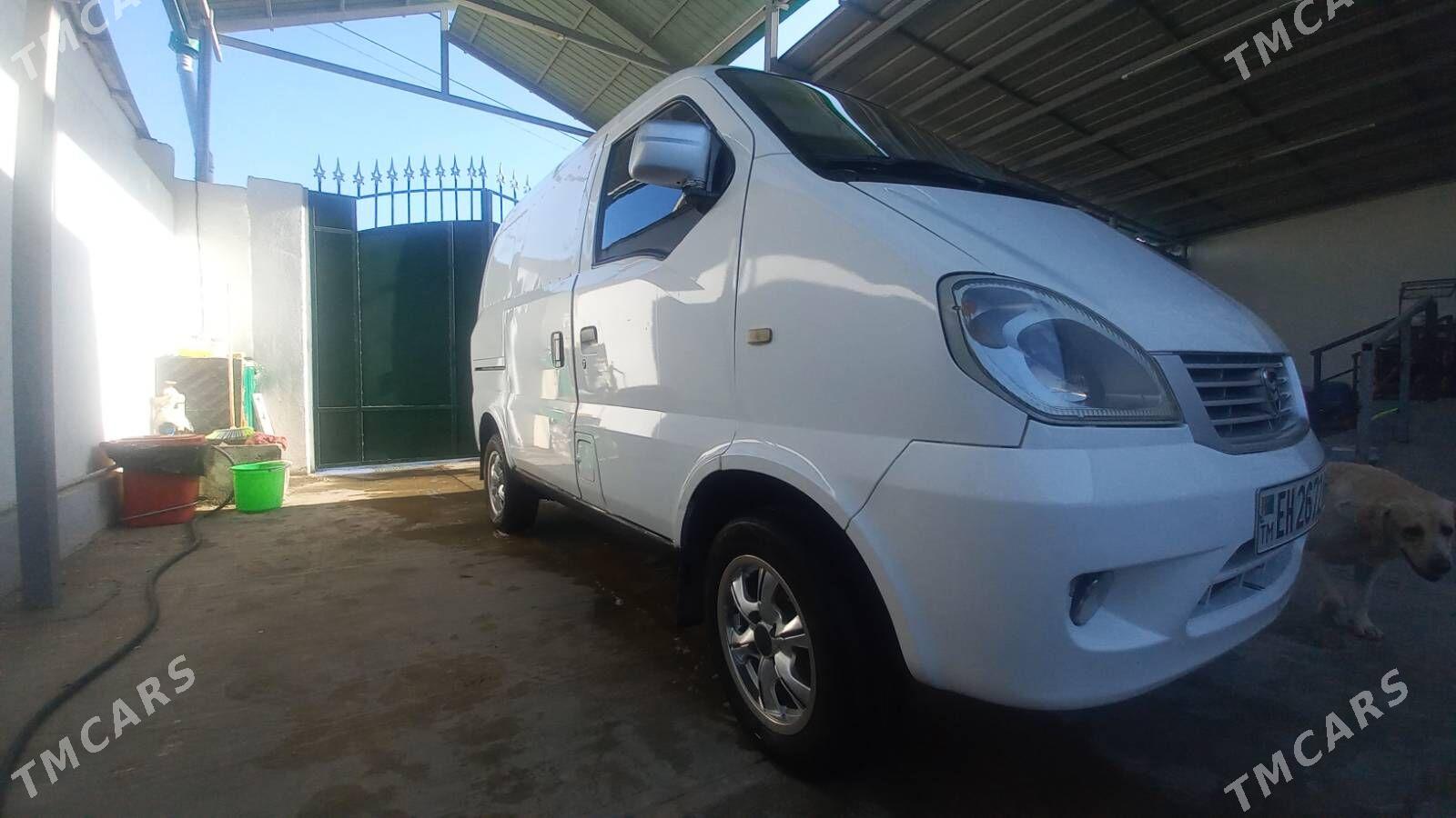 Toyota Hiace 2005 - 55 000 TMT - Büzmeýin - img 1