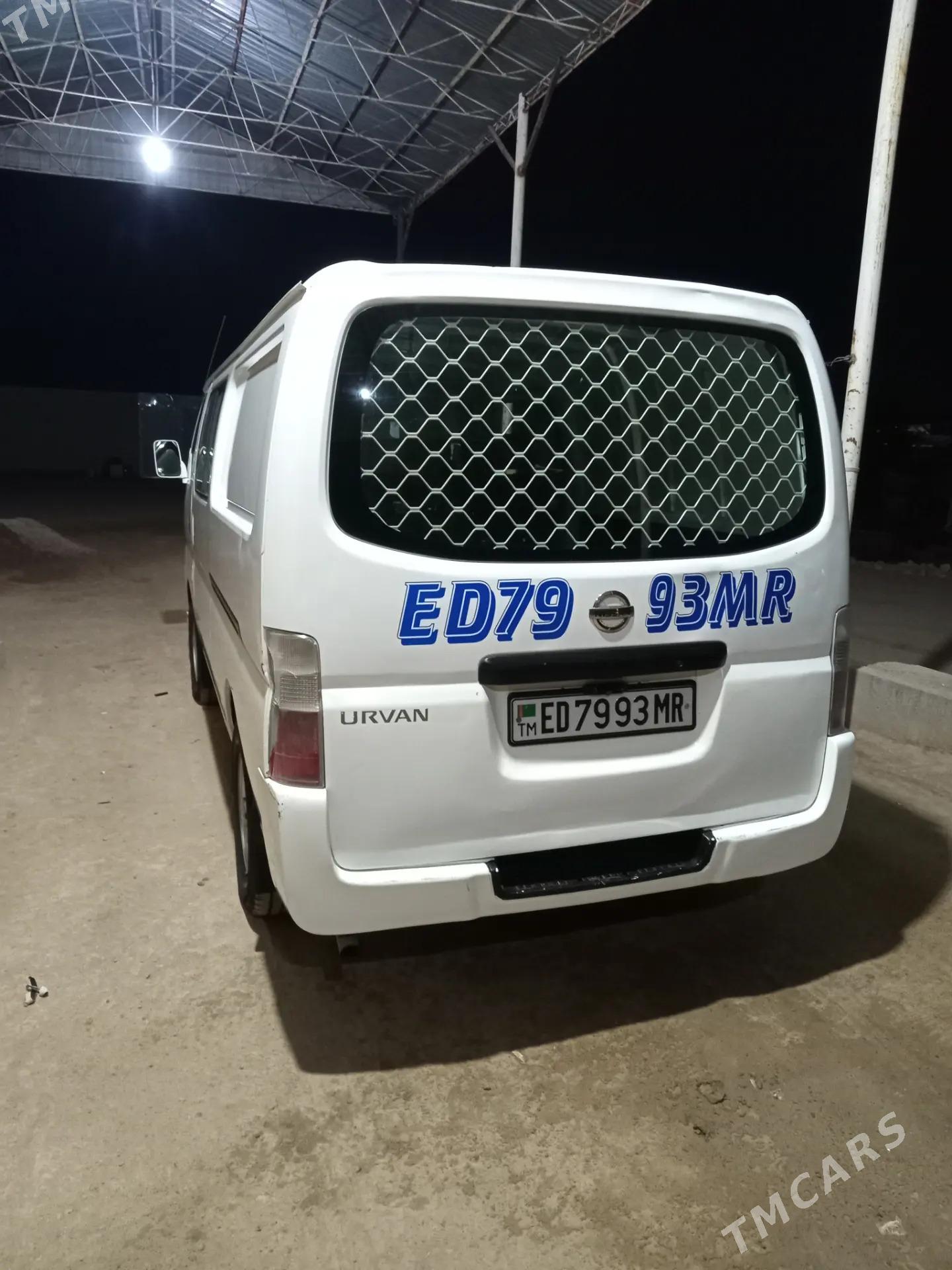 Nissan Urvan 2006 - 160 000 TMT - Mary - img 1