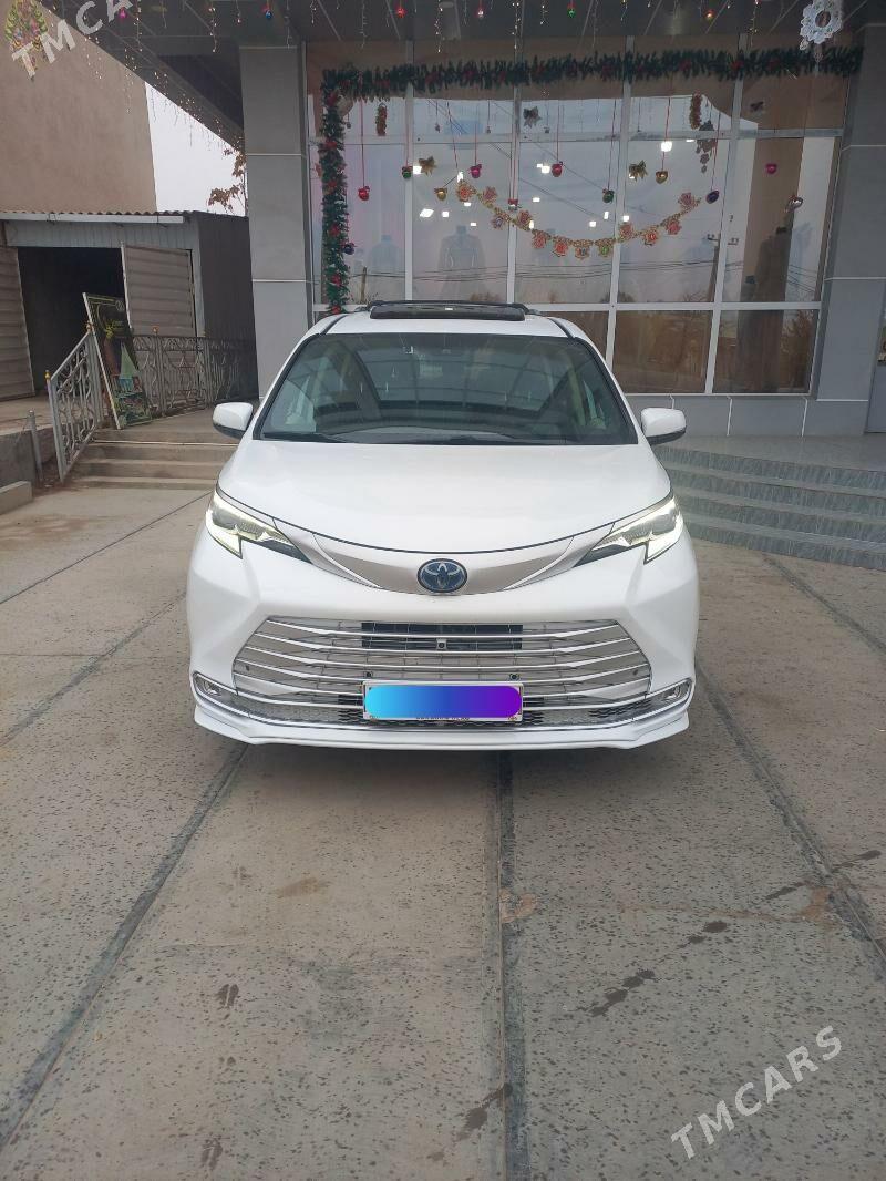 Toyota Sienna 2022 - 550 000 TMT - Ýolöten - img 1