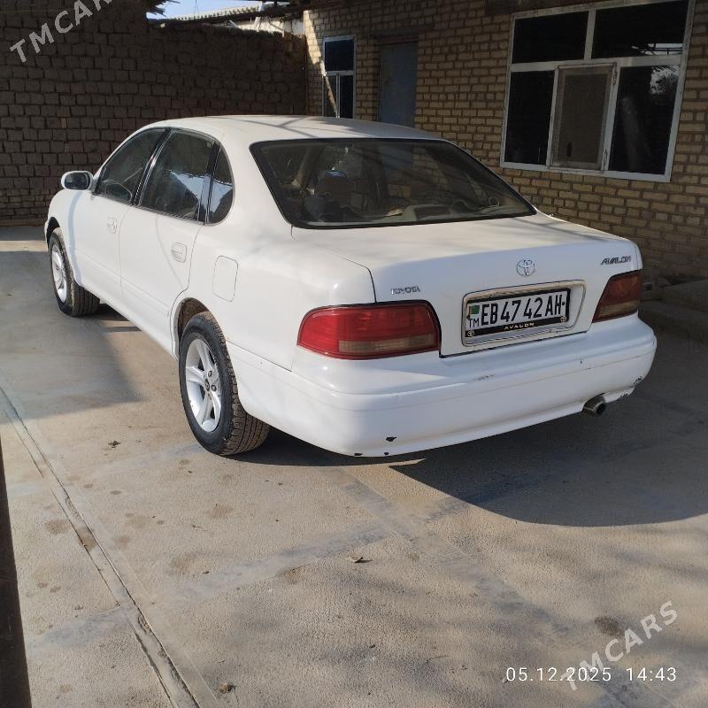 Toyota Avalon 1996 - 140 000 TMT - Мары - img 1