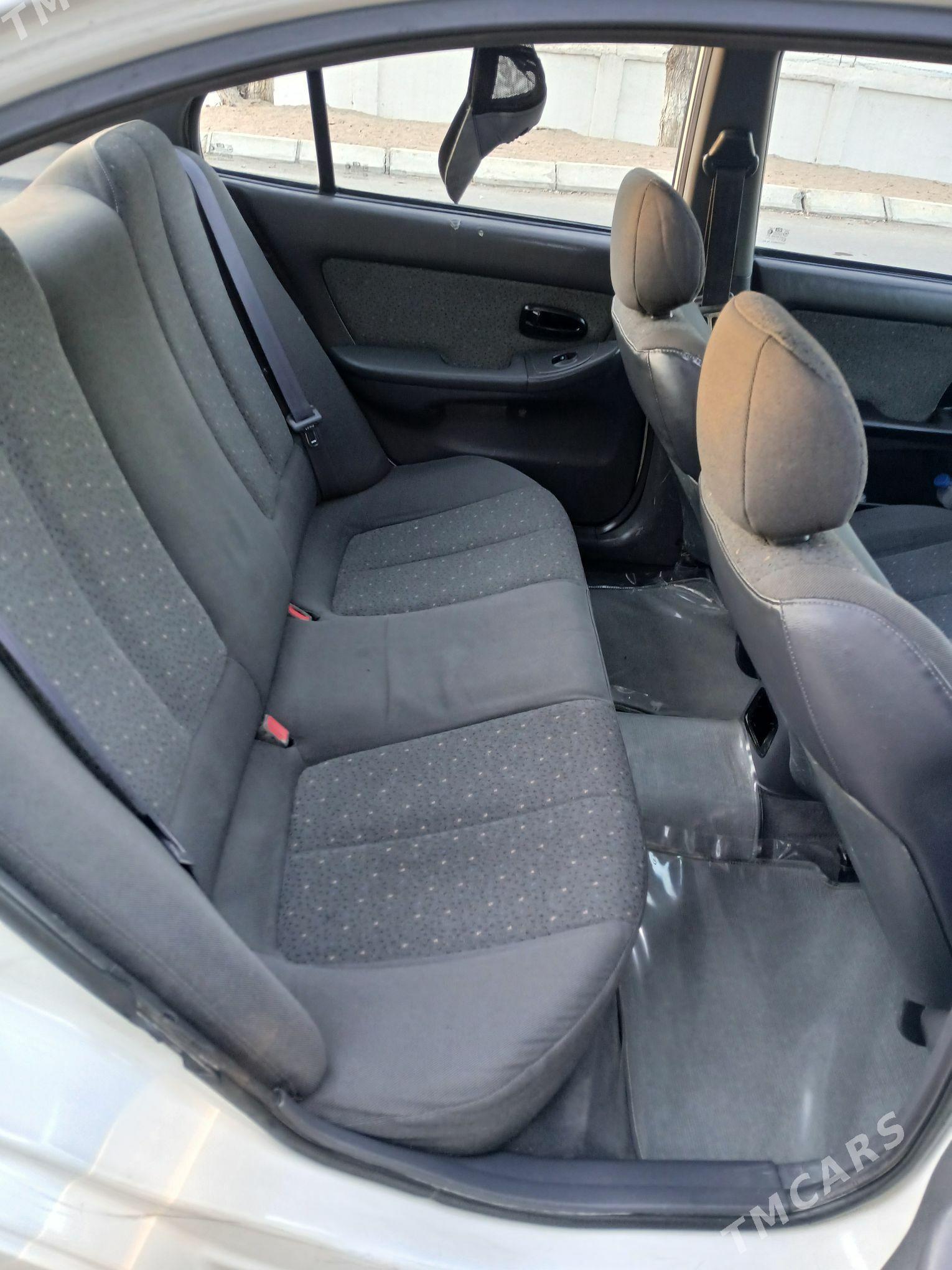 Hyundai Elantra 2001 - 70 000 TMT - Ашхабад - img 4