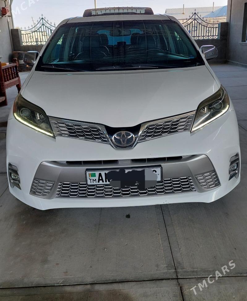 Toyota Sienna 2017 - 400 000 TMT - Aşgabat - img 1