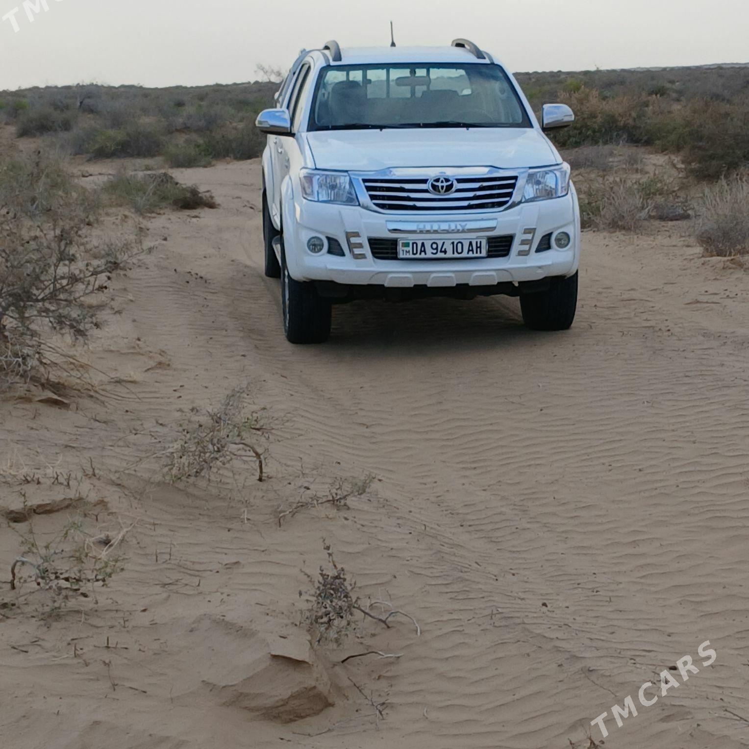 Toyota Hilux 2012 - 400 000 TMT - Gökdepe - img 1