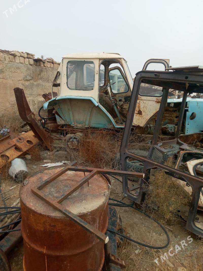 MTZ 82 1990 - 100 000 TMT - Гызыларбат - img 1