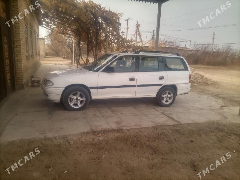 Opel Astra 1993 - 35 000 TMT - Сакар - img 1