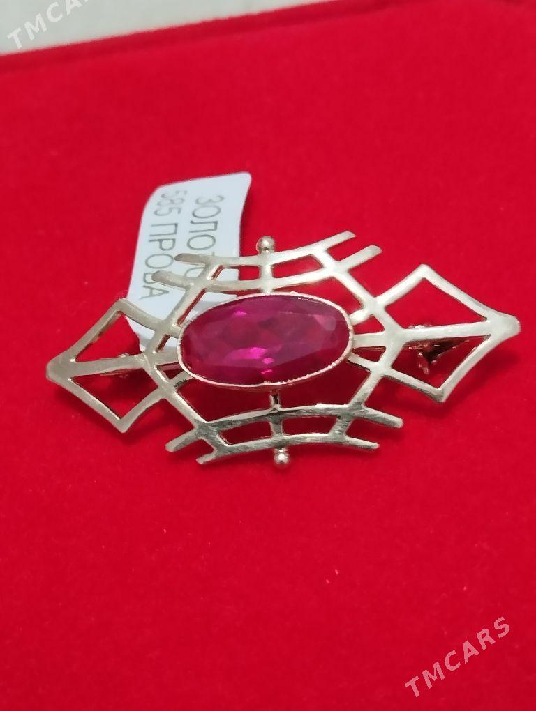 gyzyl broşka - Büzmeýin - img 1