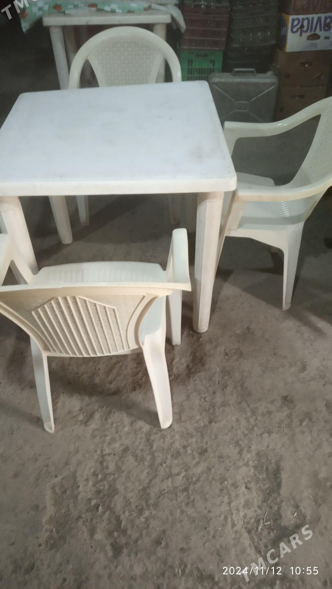 Пластмассовые столы и кресла - Мары - img 1
