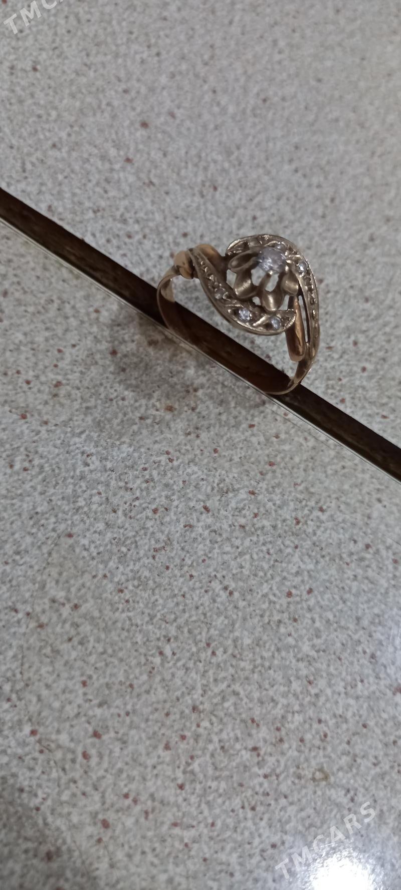 Altyn yüzük - Гурбансолтан Едже - img 1