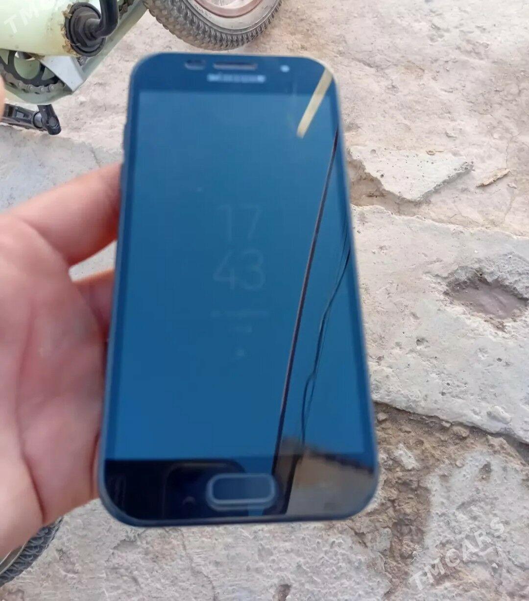 samsung A5 2017 - Чарджоу - img 1