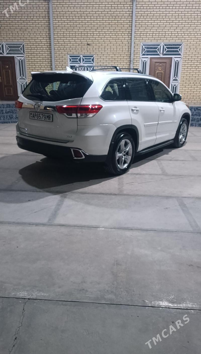 Toyota Highlander 2018 - 458 000 TMT - Мары - img 1