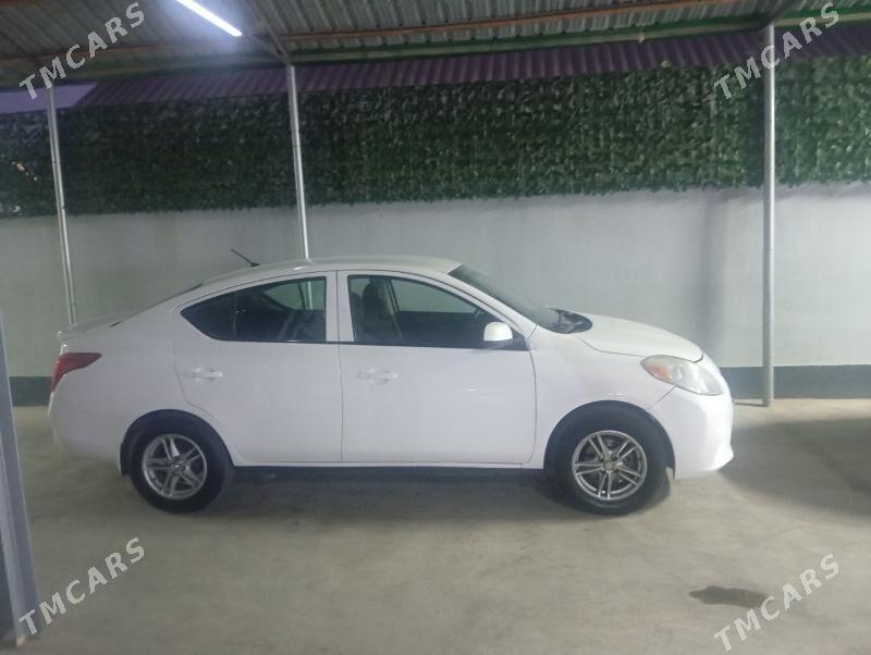 Nissan Versa 2013 - 115 000 TMT - Büzmeýin - img 1