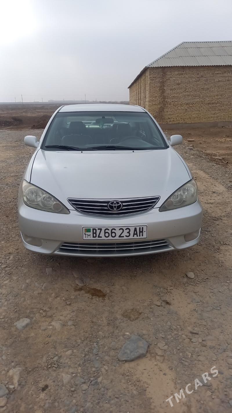 Toyota Camry 2004 - 160 000 TMT - Теджен - img 1