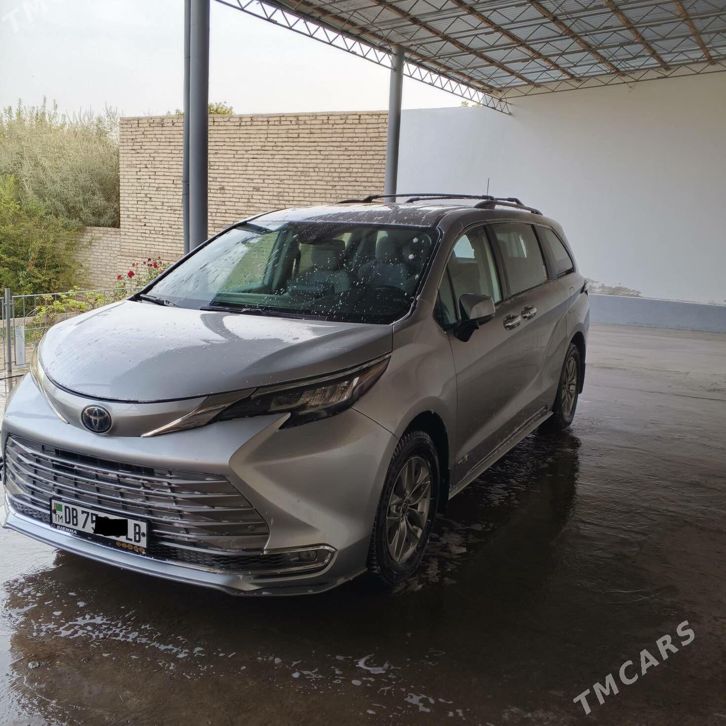 Toyota Sienna 2022 - 450 000 TMT - Halaç - img 1