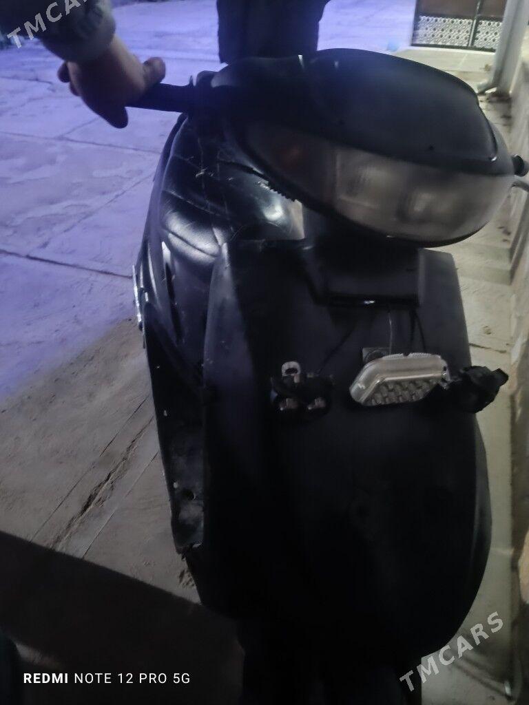 Yamaha Artistic 2009 - 3 000 TMT - Ёлётен - img 1