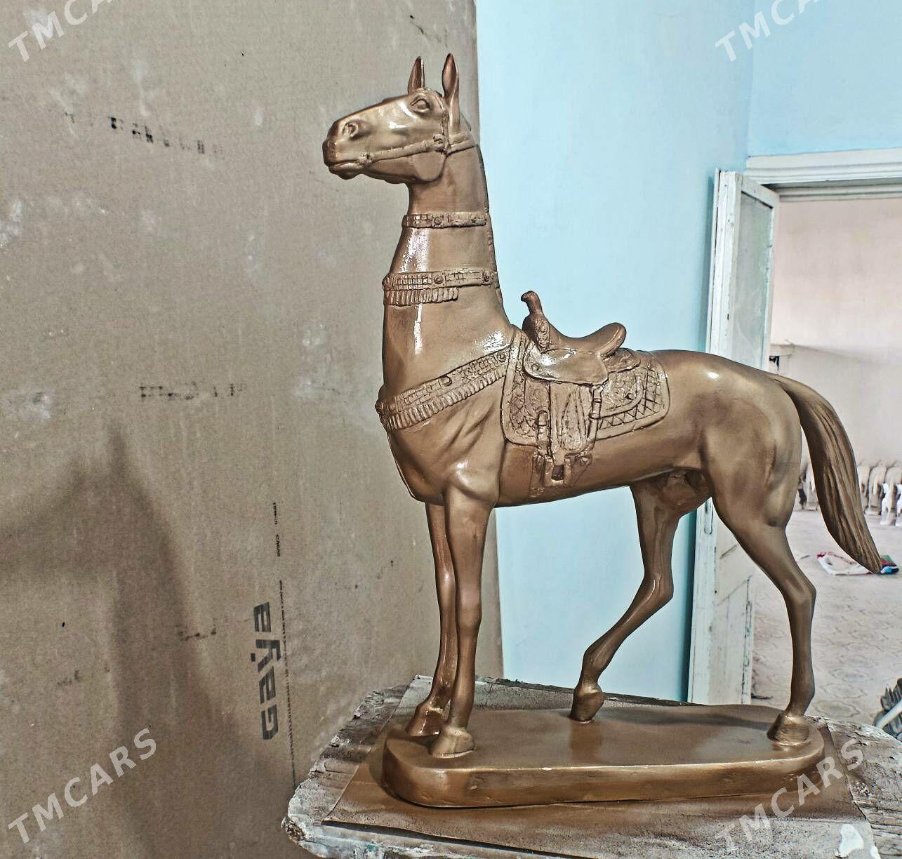 sowgatlyk at heýkel - Gyzylarbat - img 1