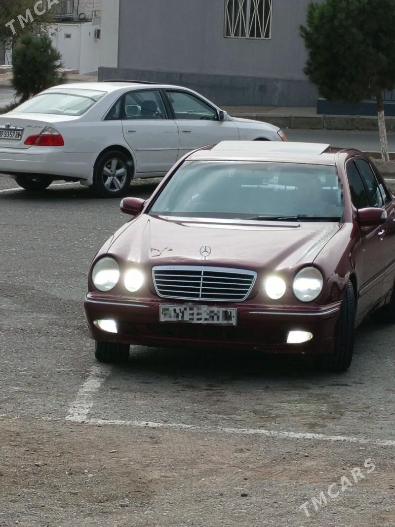Mercedes-Benz E320 2002 - 100 000 TMT - Türkmenbaşy - img 1