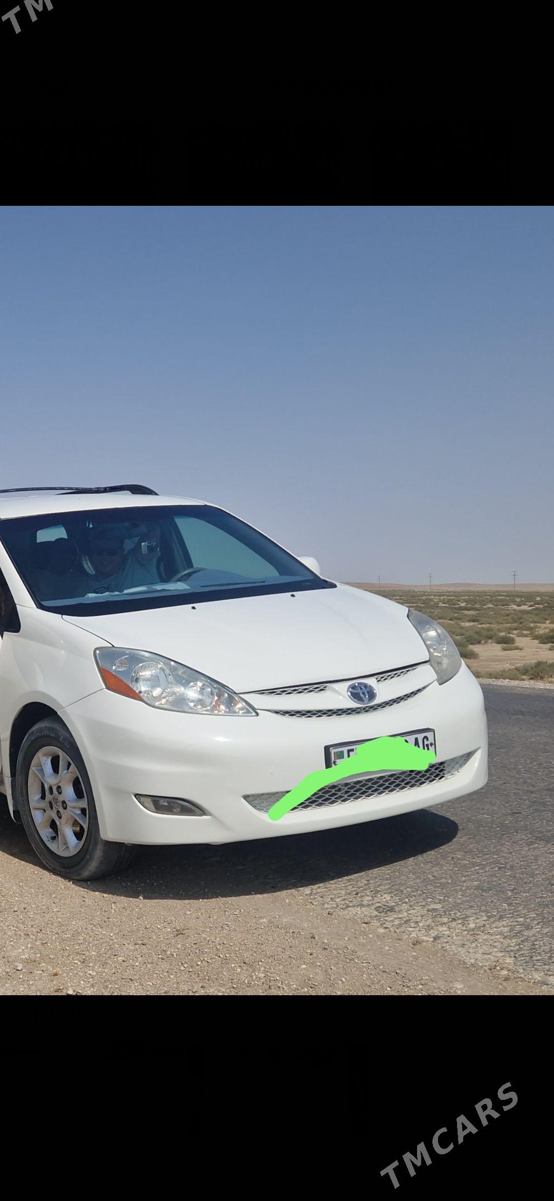 Toyota Sienna 2006 - 200 000 TMT - Balkanabat - img 1