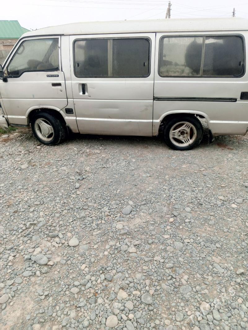 Toyota Hiace 1987 - 20 000 TMT - Кака - img 1