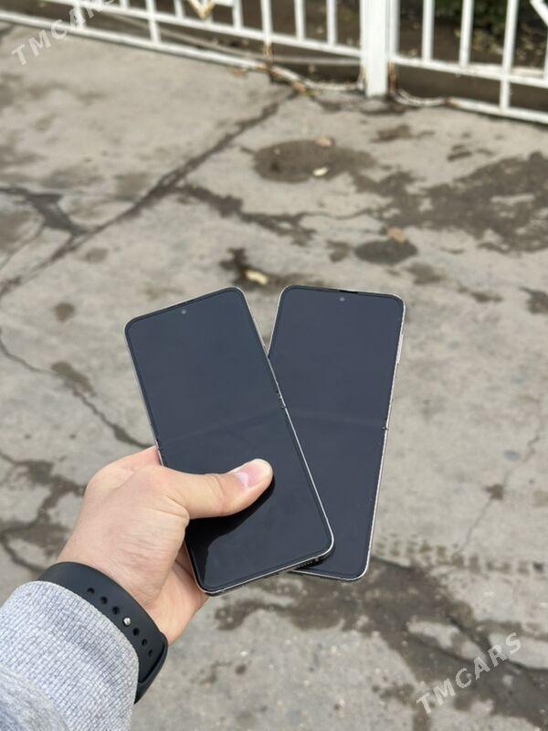 Samsung z flip5 - Balkanabat - img 1