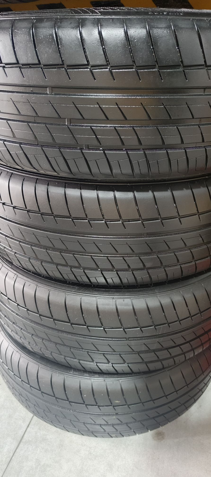 235 55 20 Kapsen ýyly25 3 000 TMT - Гарадамак - img 1