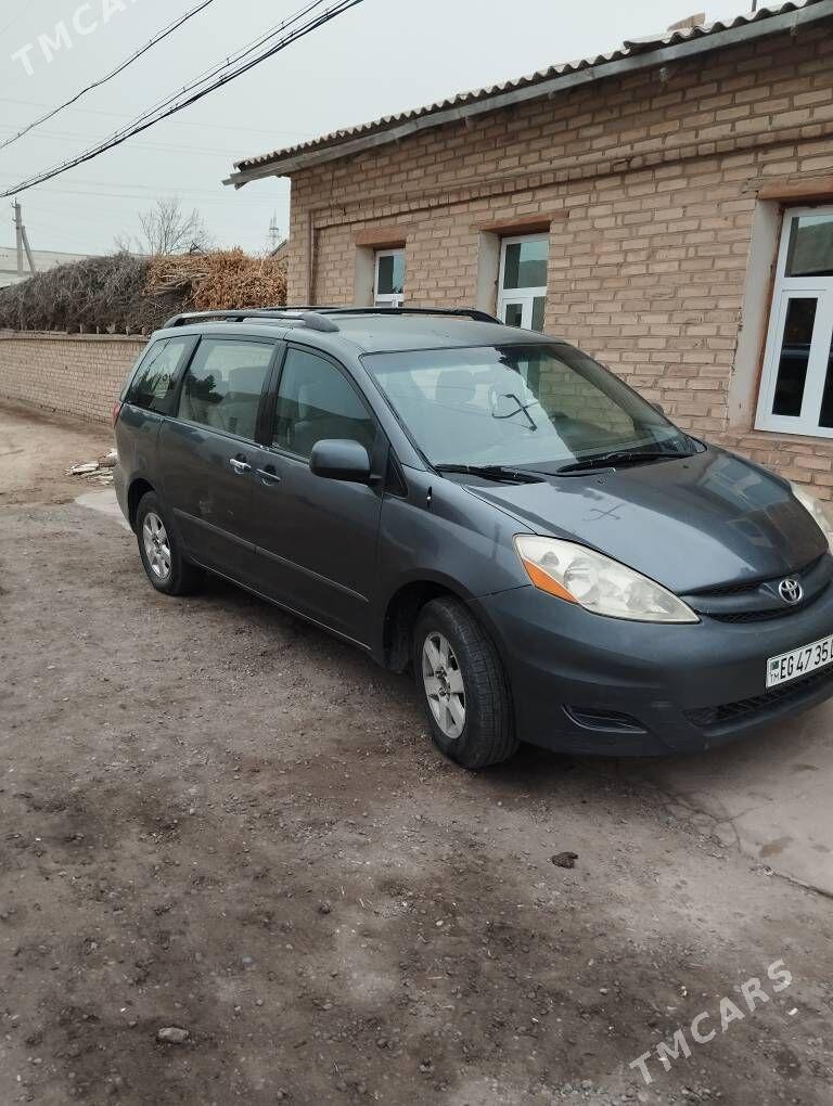 Toyota Sienna 2009 - 190 000 TMT - Гарабекевюл - img 1