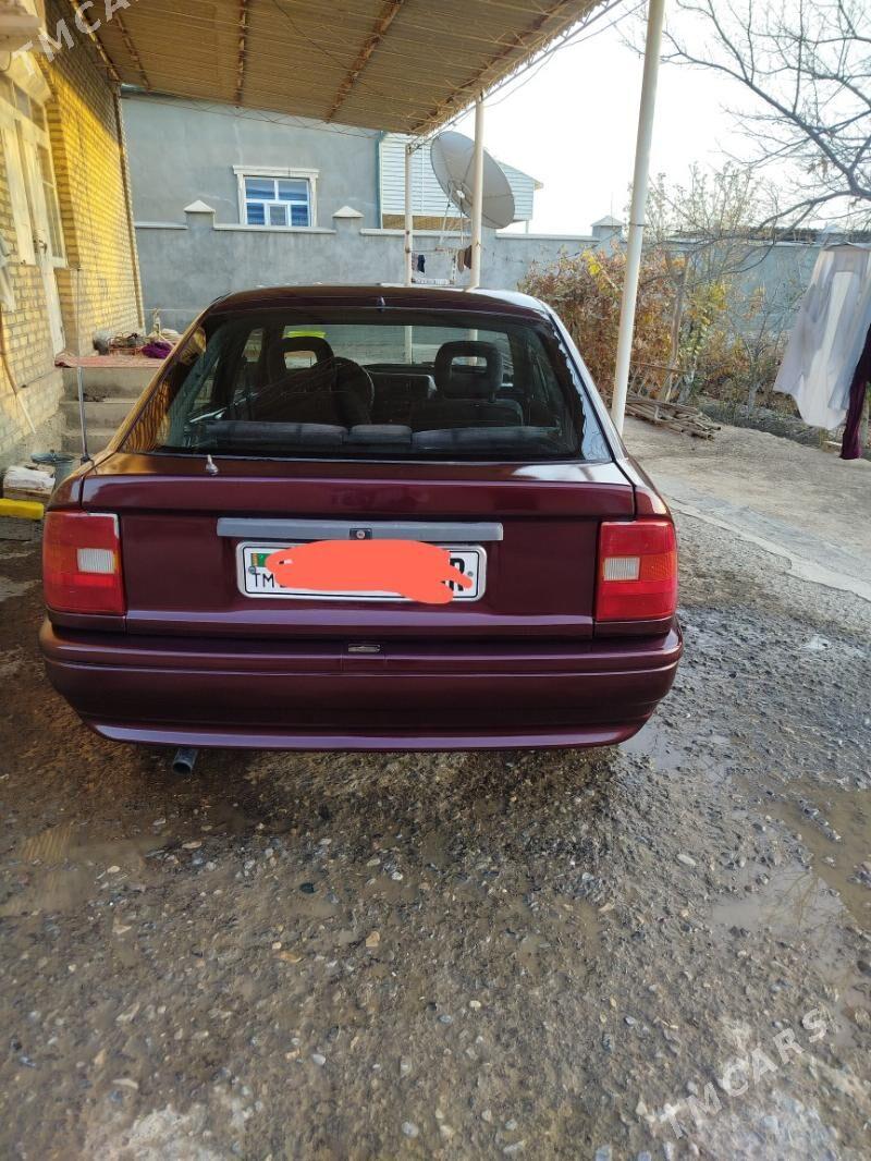 Opel Vectra 1992 - 39 000 TMT - Sakarçäge - img 1