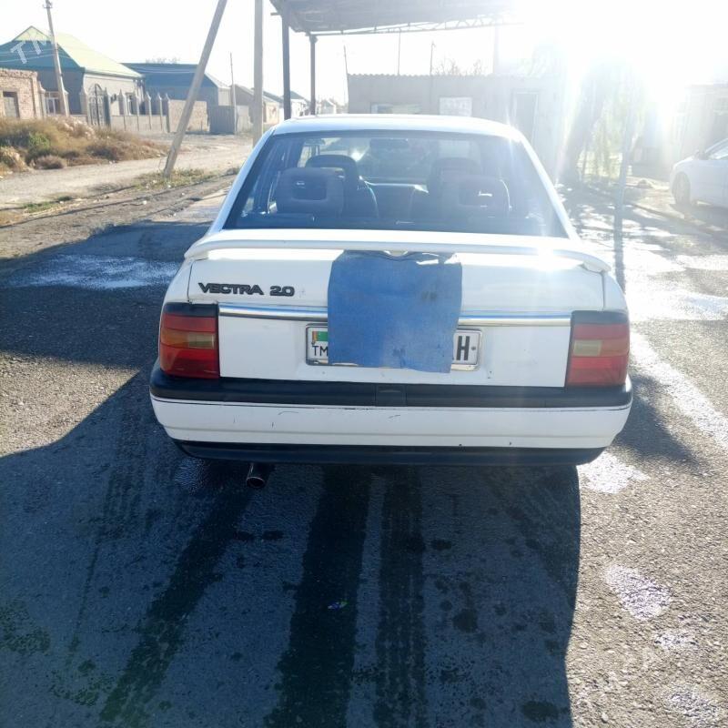 Opel Vectra 1990 - 32 000 TMT - Бахарден - img 1