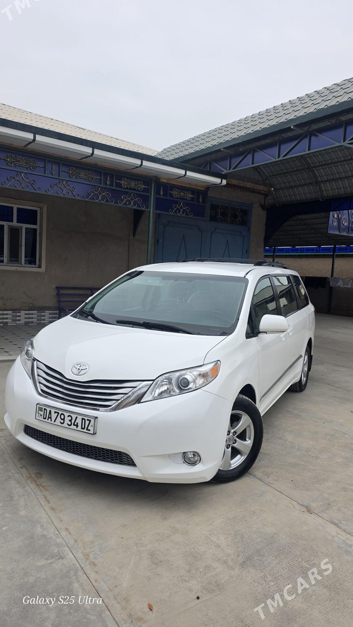 Toyota Sienna 2017 - 380 000 TMT - Şabat etr. - img 1