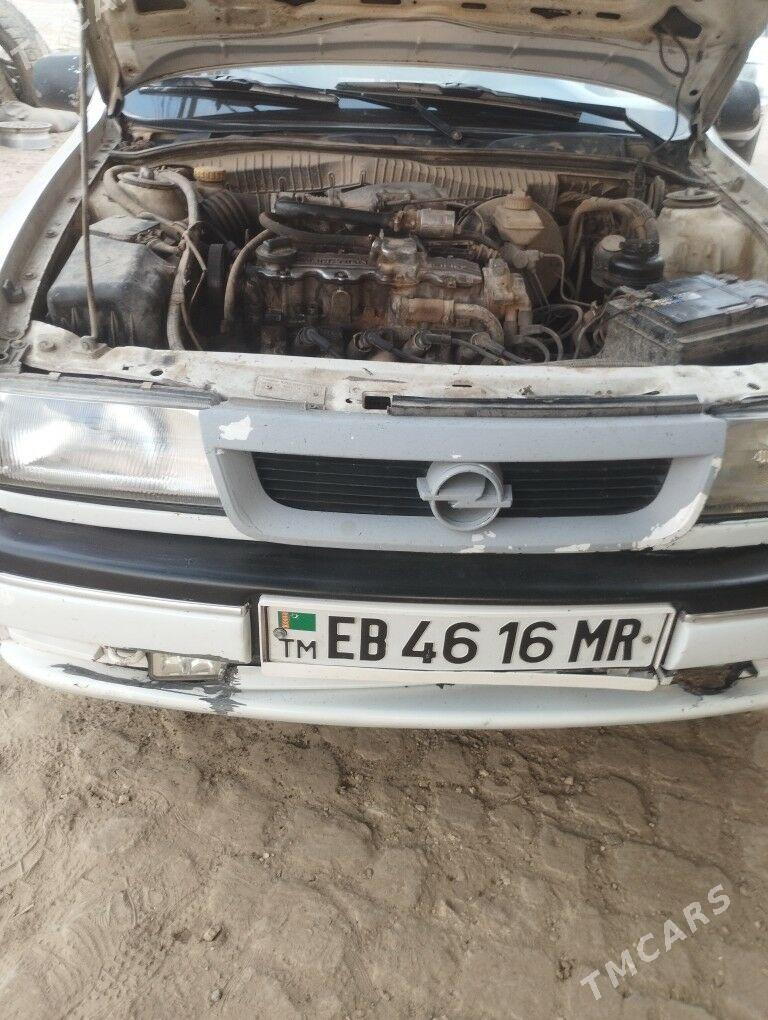 Opel Vectra 1992 - 45 000 TMT - Sakarçäge - img 1