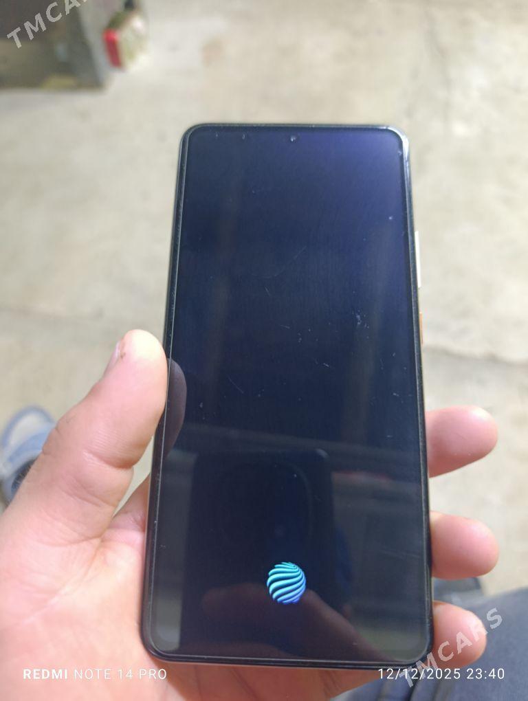 Re Vivo iqoo 8 5G - Гумдаг - img 1