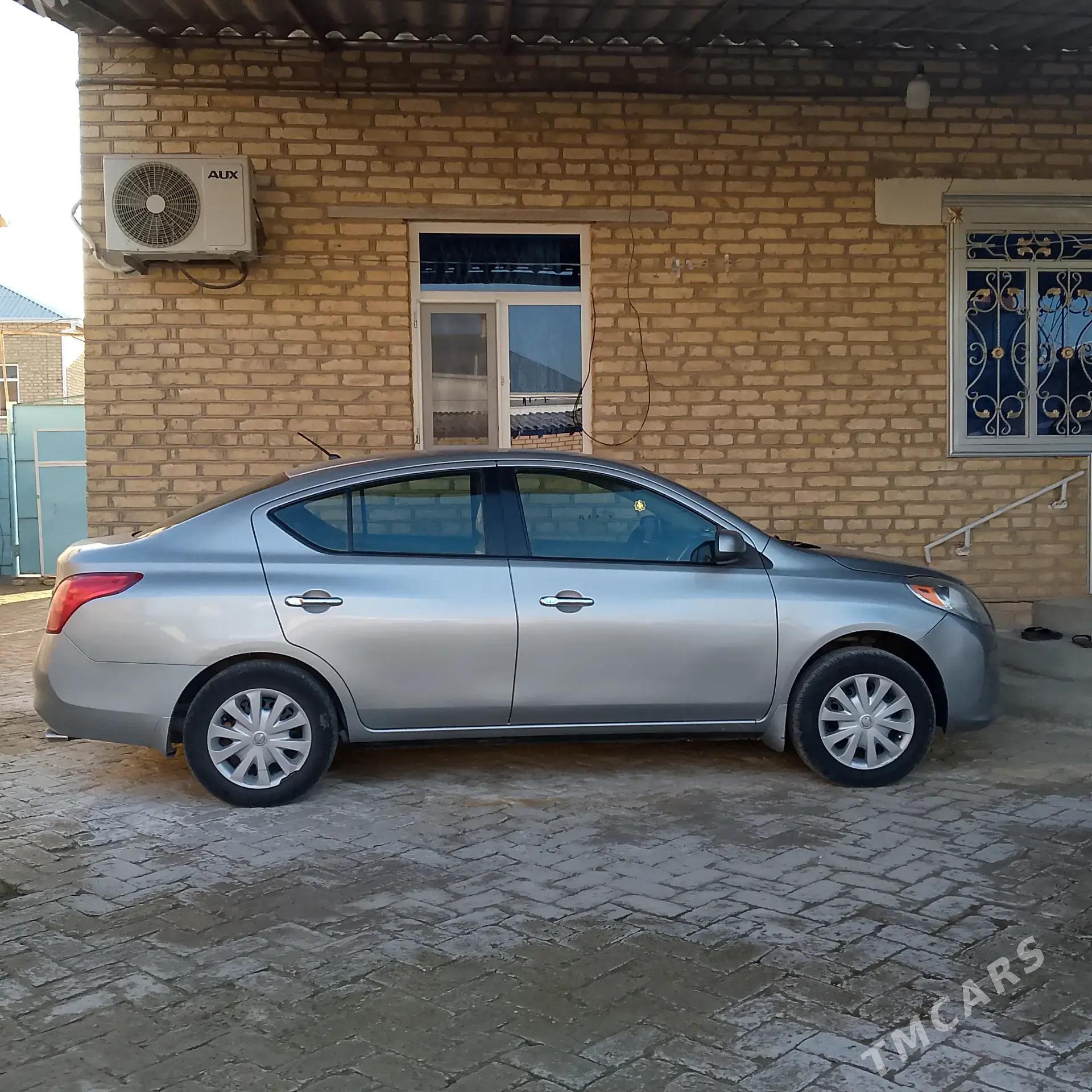 Nissan Versa 2012 - 120 000 TMT - Байрамали - img 1