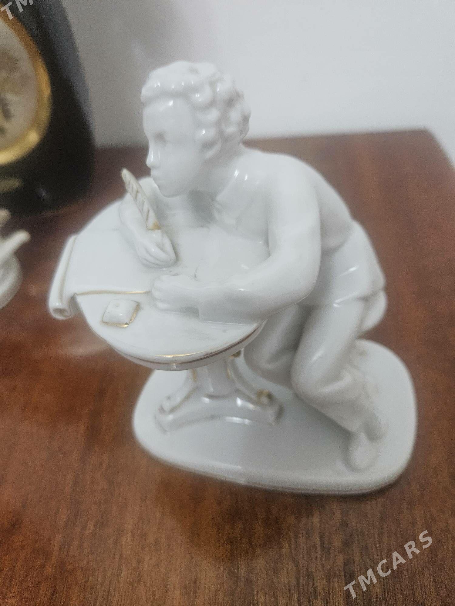 Фарфоровая статуэтка СССР - Kim raýon - img 1