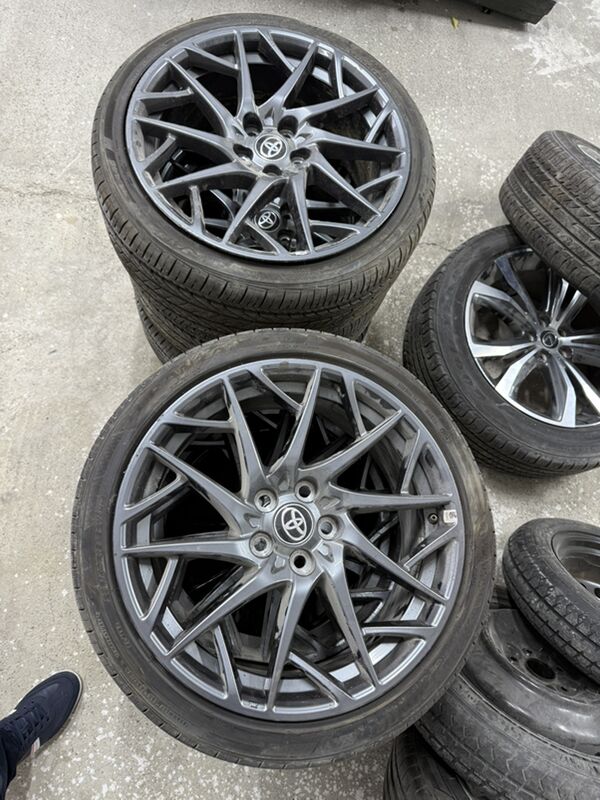 Toyota Camry 2025 diska 14 000 TMT - Hitrowka - img 1