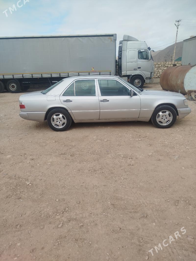Mercedes-Benz E280 1993 - 75 000 TMT - Balkanabat - img 1
