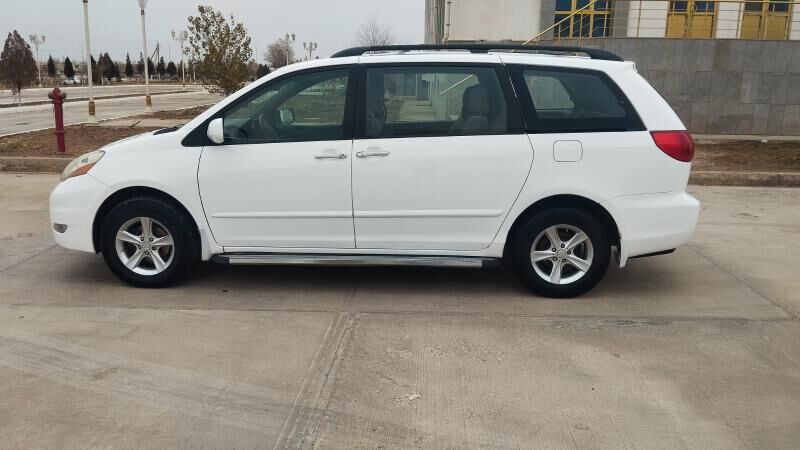 Toyota Sienna 2008 - 220 000 TMT - Теджен - img 1