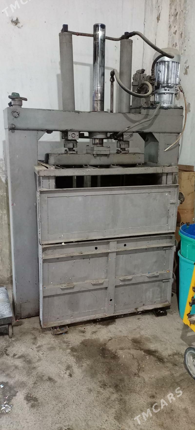 Pres - Büzmeýin - img 1