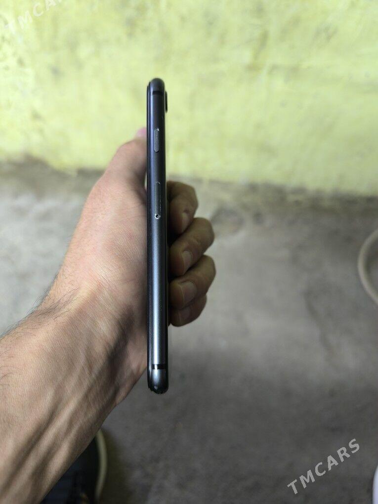 iPhone 8 - 10 mkr - img 1